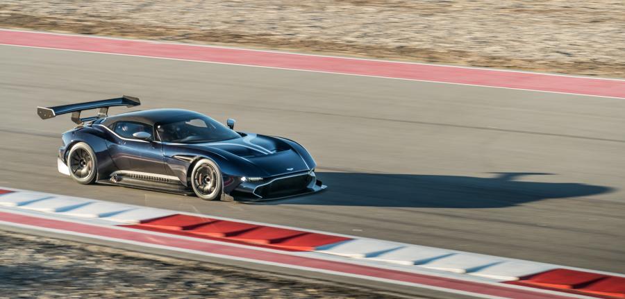  Aston Martin Vulcan 2016 года  (фото 5 из 38)
